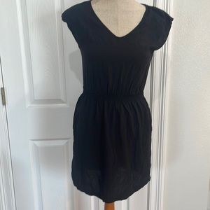 Mossimo Dress mini black V neck cap sleeve keyhole pockets women’s size S
